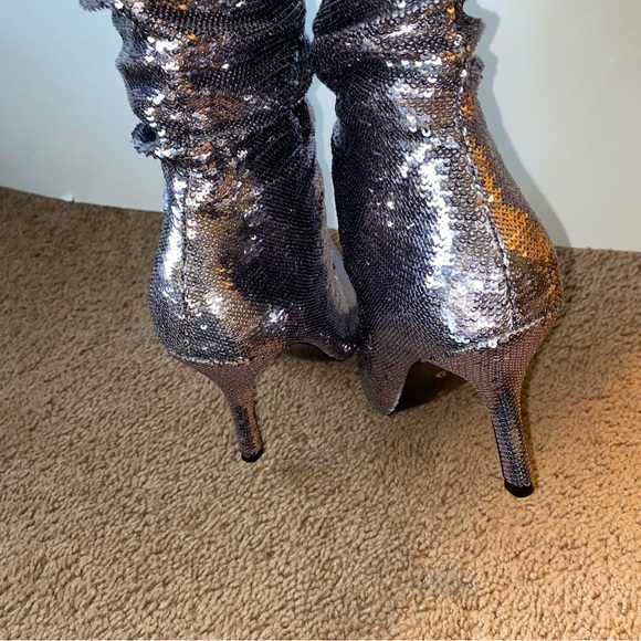 Rocco D'Amelio Shimmering Silver Heeled Boots - Picture 7 of 8